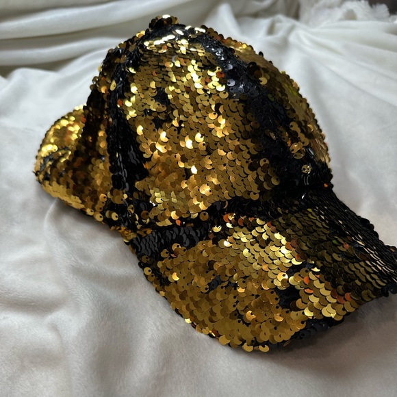 Reversible full sequin cap - Picture 7 of 8